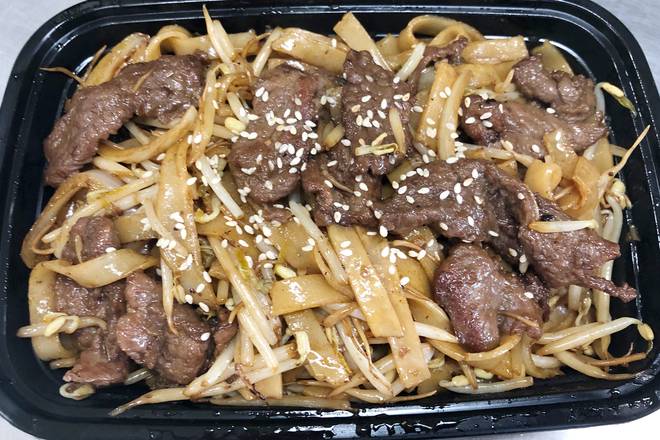 Fried flat rice noodle with Beef (Hor Fan )干炒牛河